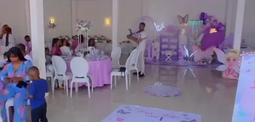 Anniversaire papillons, à Glorious Hall (Douala)